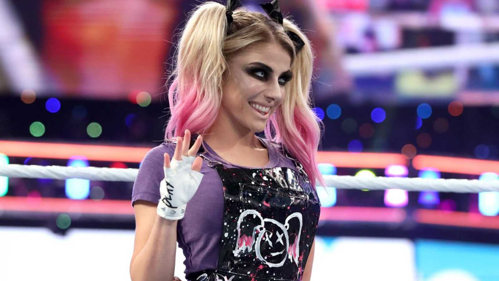 Alexa-Bliss-and-her-scary-WWE-transformation--83-51.jpg