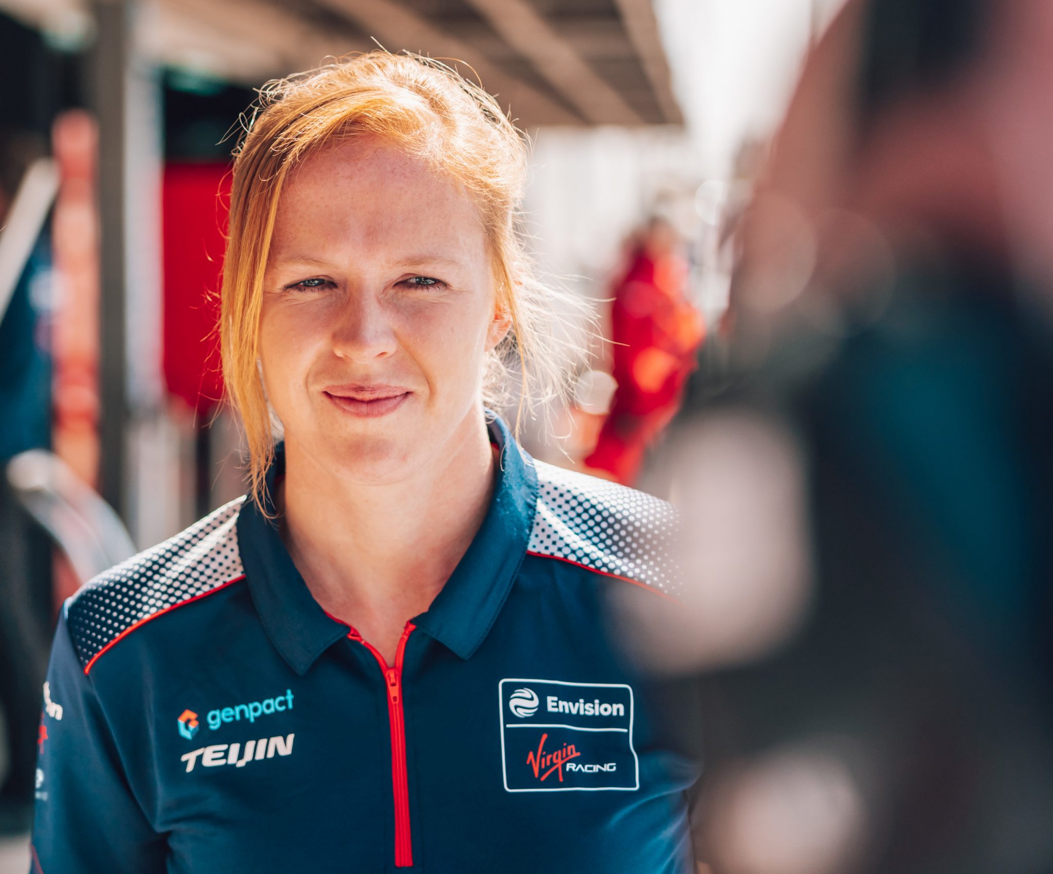 Alice-Powell-has-recently-participated-in-F1-trainings-for-racing-drivers-at-Red-Bulls-MK-7-headquarters-99-48.jpg