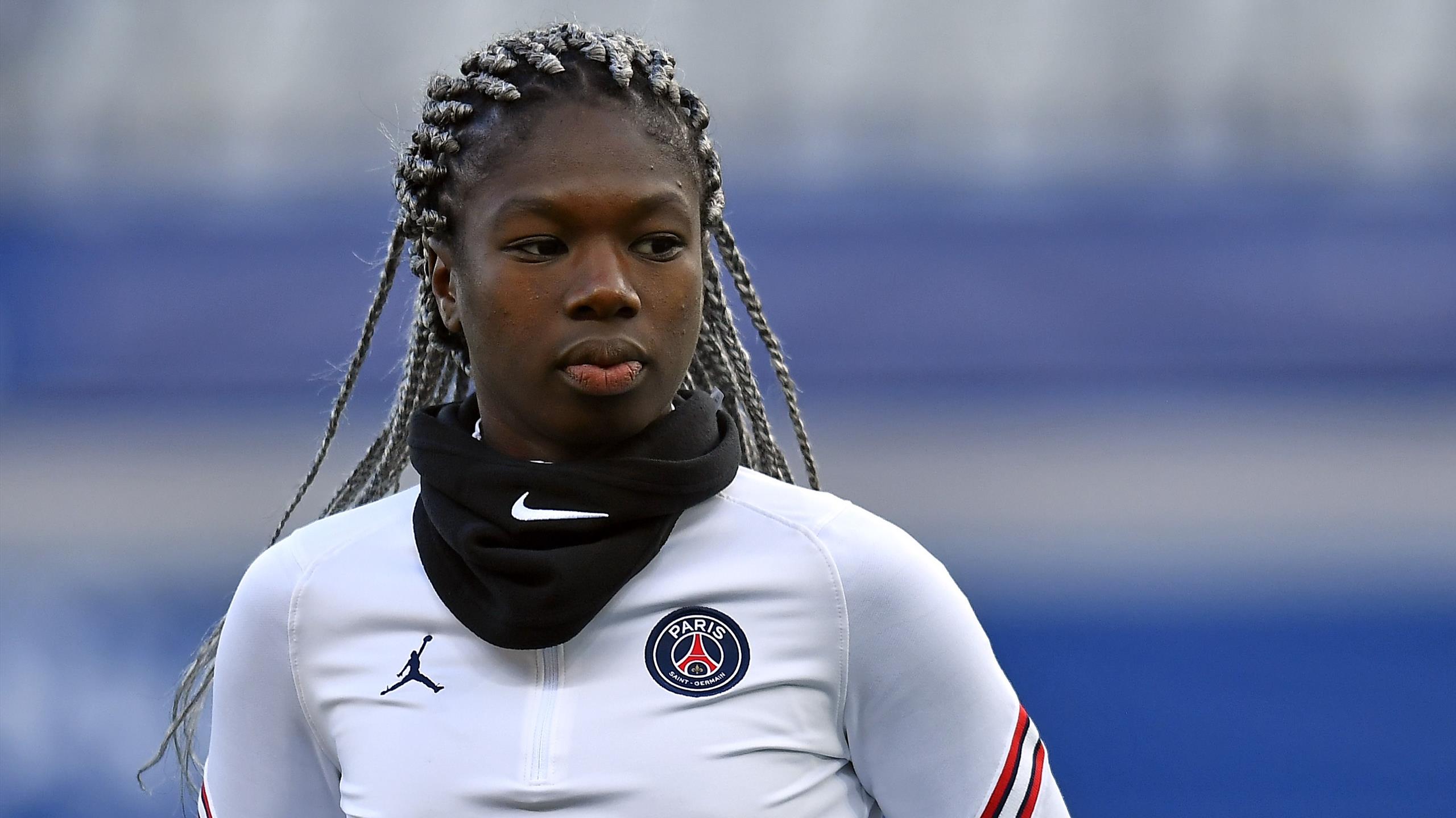 Aminato-Diallo-quits-the-football-after-being-in-a-fight-with-her-teammate--94-72.jpg
