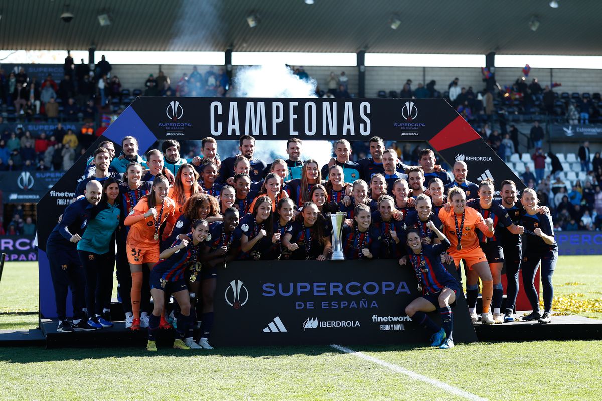 Barcelona-women-players-were-left-to-award-their-own-medals--89-64.jpg