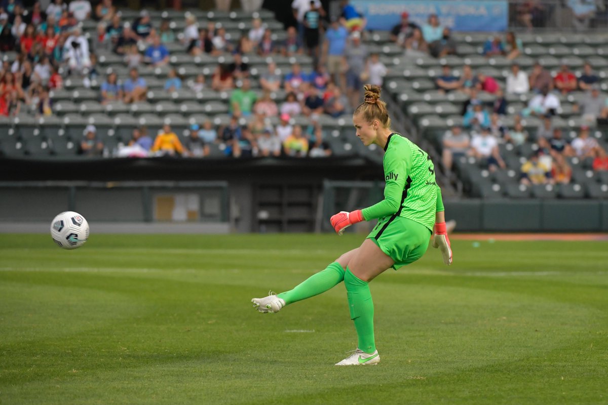 Bella-Bixby-speaks-to-Thorns-fans-We-need-you-now-more-than-ever--80-47.jpg