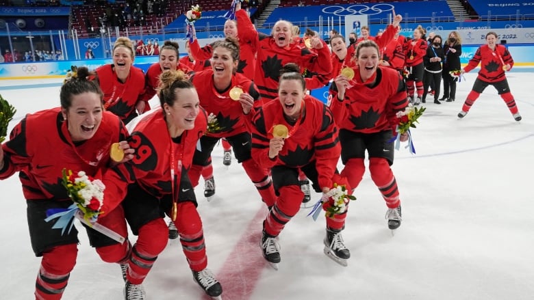 Canadas-women-hockey-team-claimed-gold-for-the-first-time-since-2013--30-48.jpg