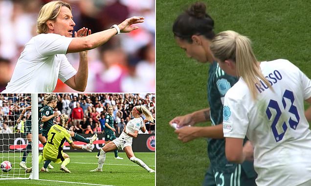 EURO-2022-Alessia-Russo-was-caught-looking-at-tactical-note-of-German-team--56-53.jpg