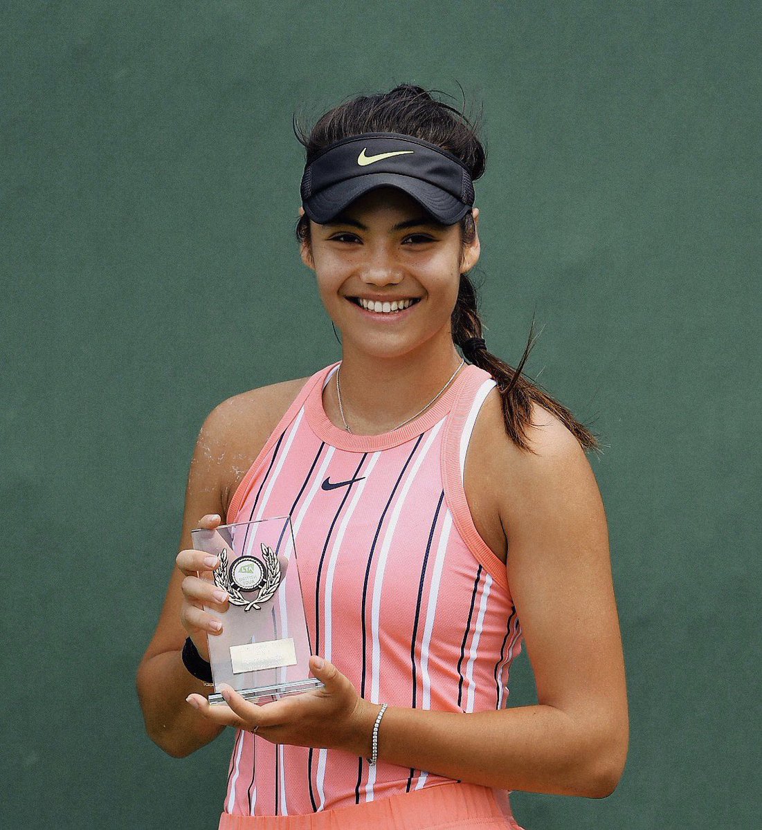 Emma-Raducanus-excellent-and-remarkable-moments-in-tennis--52-94.jpg