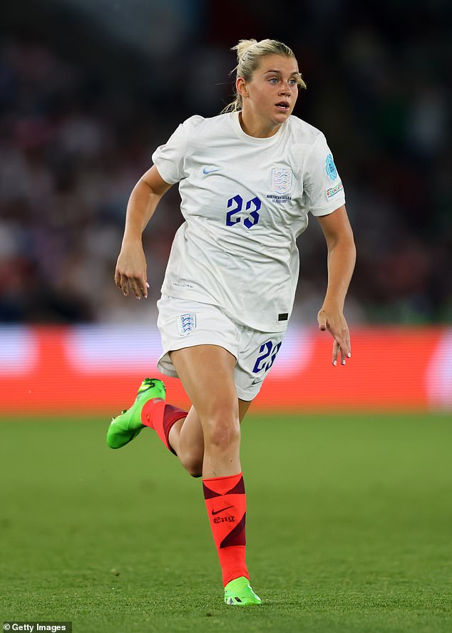 Fans-still-discuss-Alessia-Russos-outrageous-back-heel-at-Euro-2022--33-92.jpg