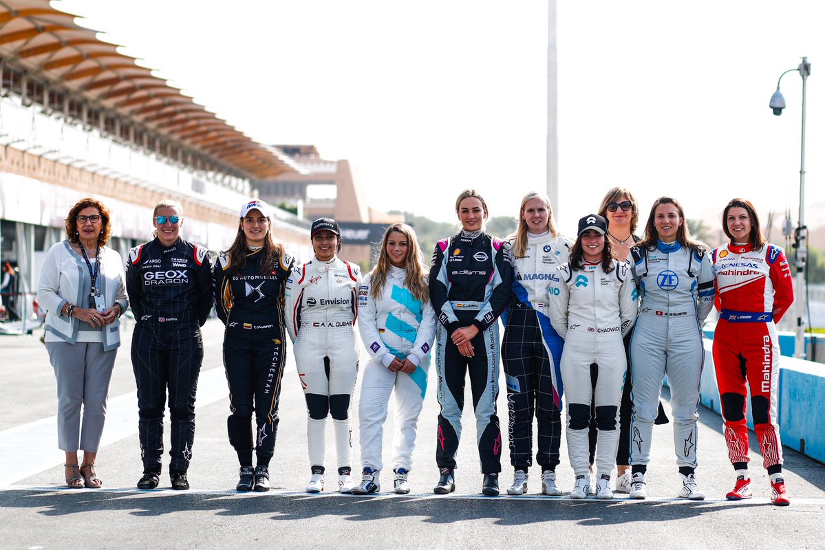 Formula-1-has-launched-the-newest-female-driver-category--the-F1-Academy-98-42.jpg