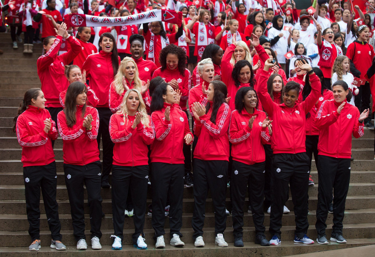 Hockey-Canada-will-invest-in-Canadas-National-Womens-team--20-21.jpg