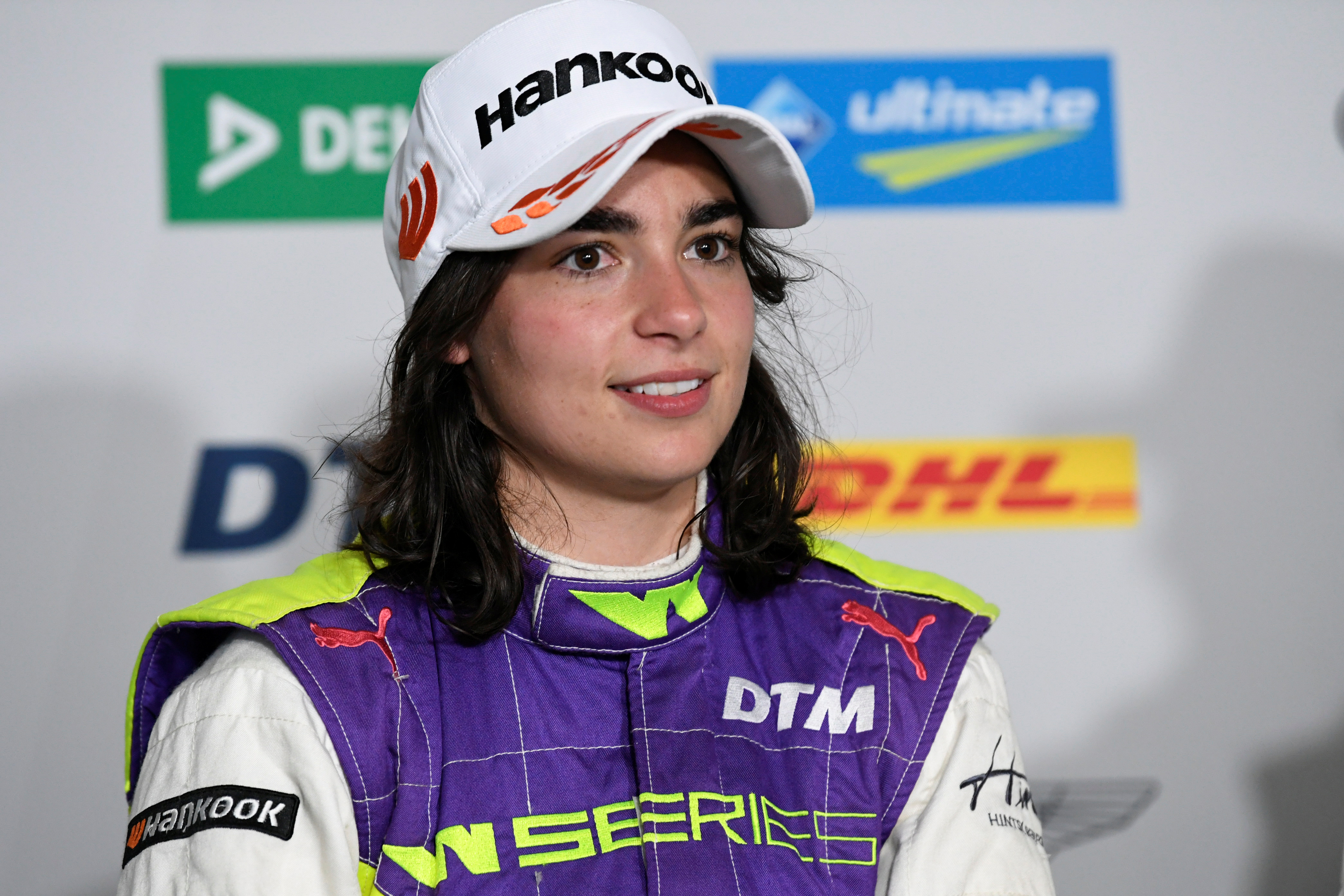 Jamie-Chadwick-confirmed-that-she-will-continue-her-role-in-Williams-driver-academy--80-33.jpg