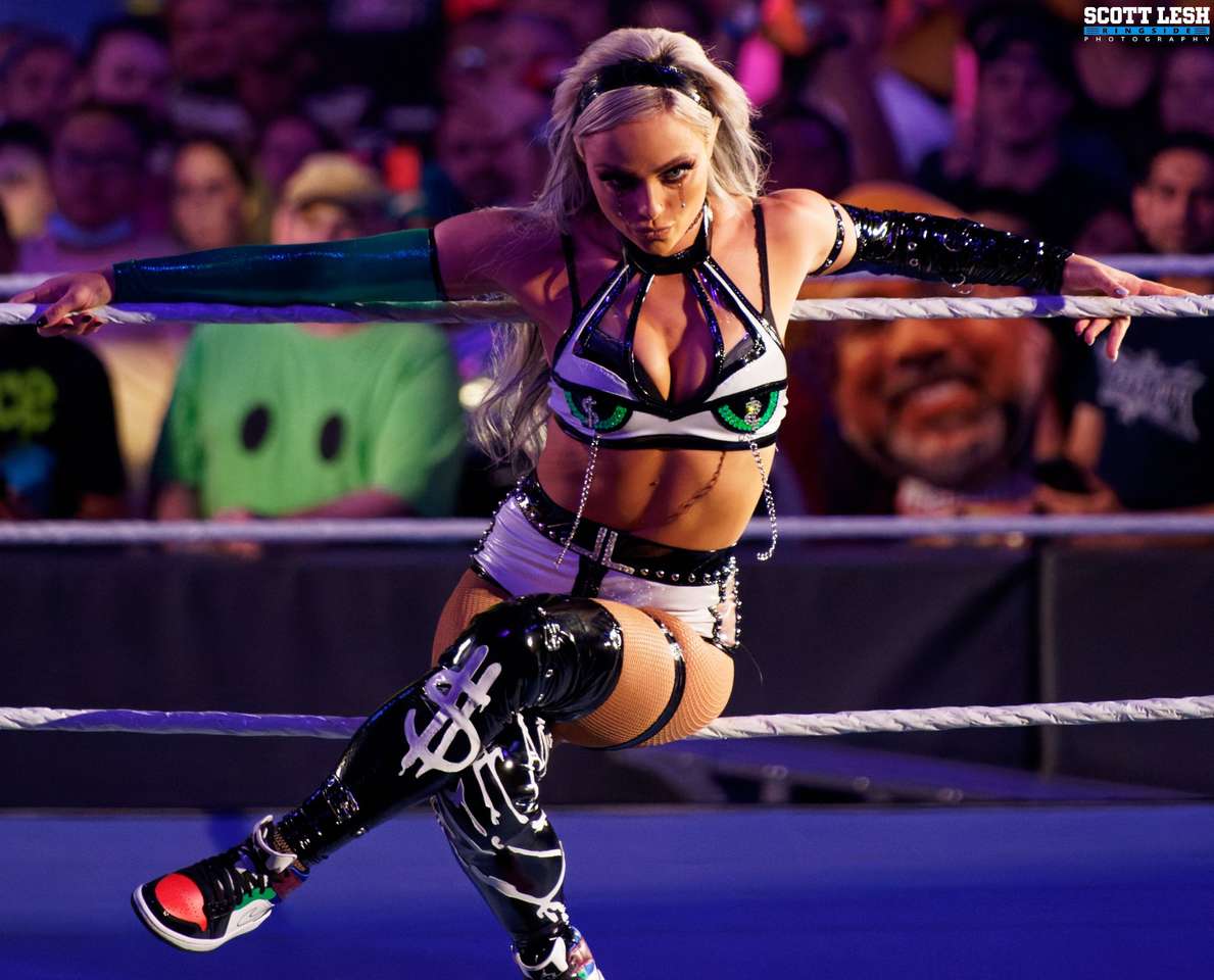 Liv-Morgan-and-her-powerful-attack-on-the-latest-episode-of-Friday-Night-SmackDown-27-16.jpg