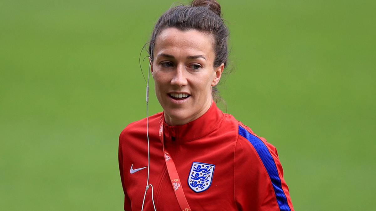 Lucy-Bronze-has-spoken-about-her-role-on-the-FIFPRO-Global-Player-Council-I-want-to-help-give-a-voice-to-everyone-in-womens-football--86-76.jpg