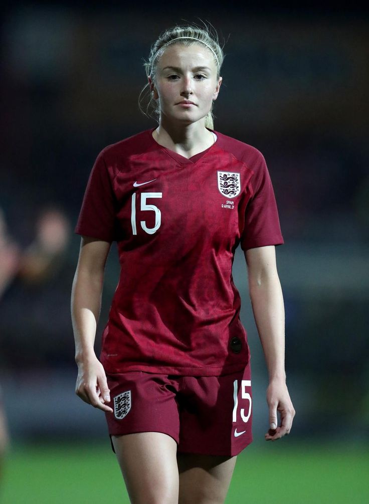 Queen-Elizabeth-II-was-paid-an-emotional-tribute-by-Arsenal-star-and-England-captain-Leah-Williamson-42-33.jpg