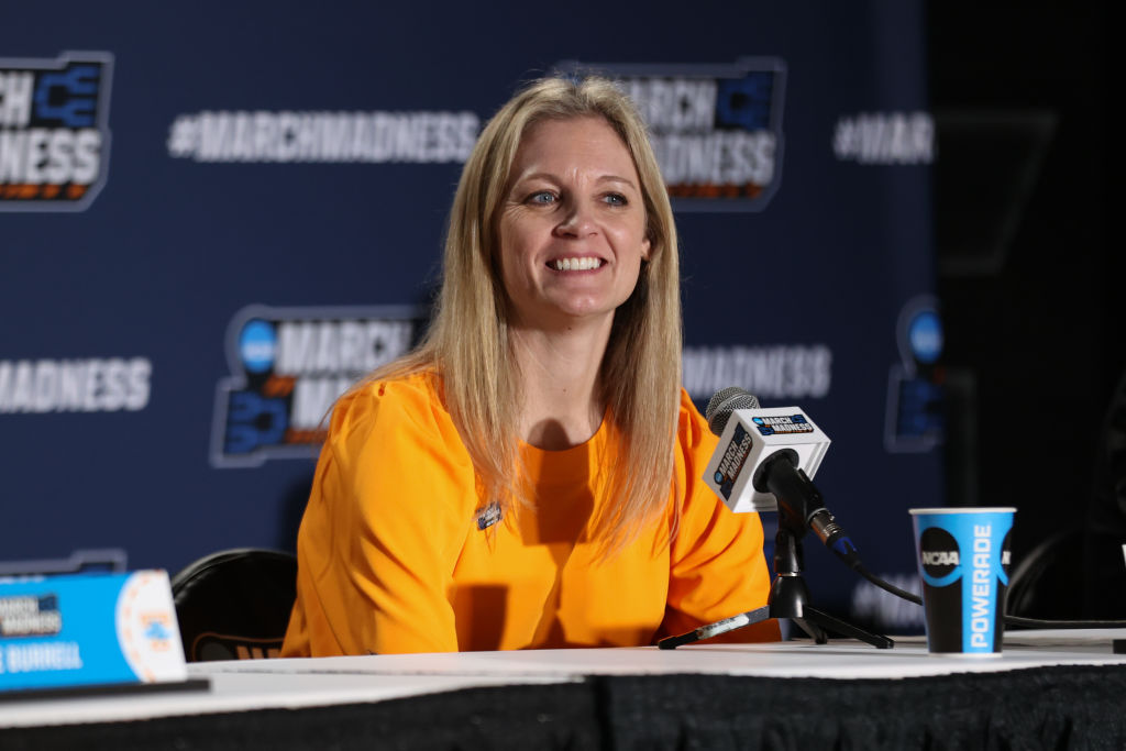 Tennessee-coach-Kellie-Harper-has-all-chances-to-become-a-coach-of-the-year--63-78.jpg